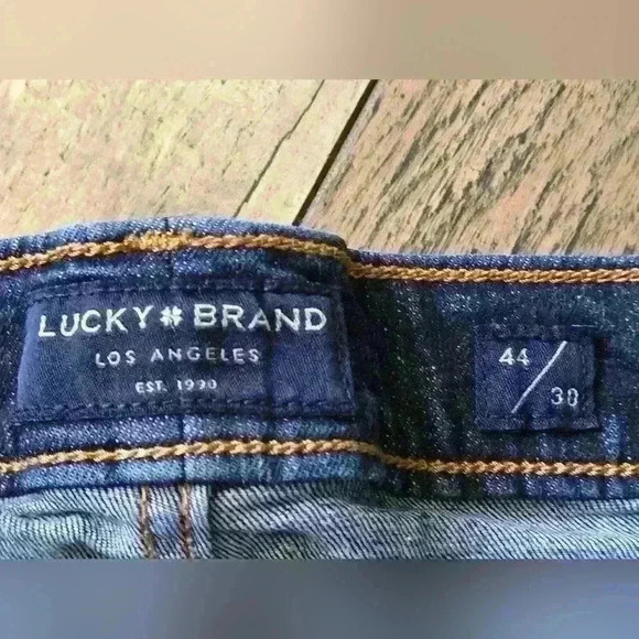 LUCKY BRAND mens size 44x30 jeans, excellent  condition - Picture 4 of 10